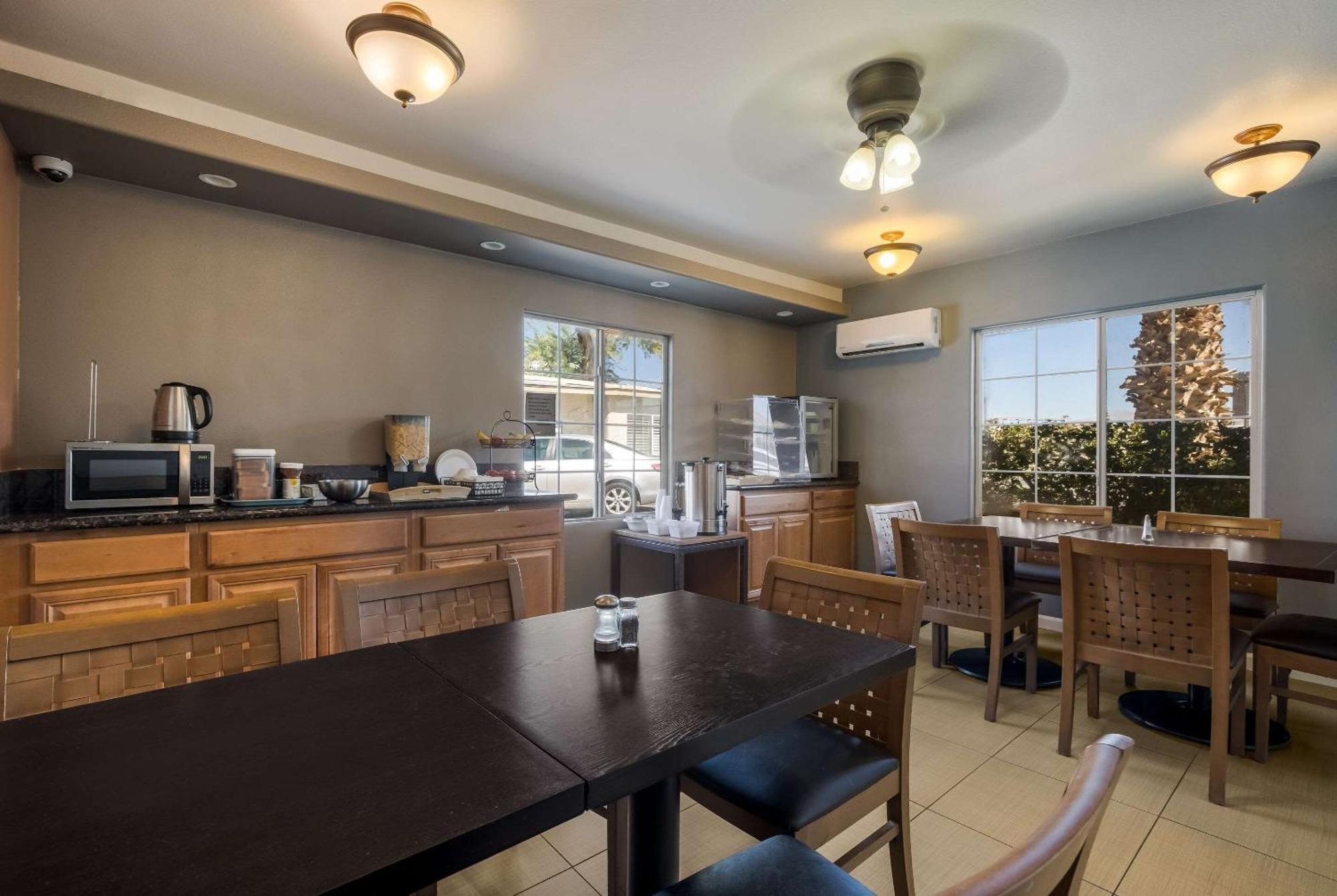 Rodeway Inn Near Coachella Индио Экстерьер фото