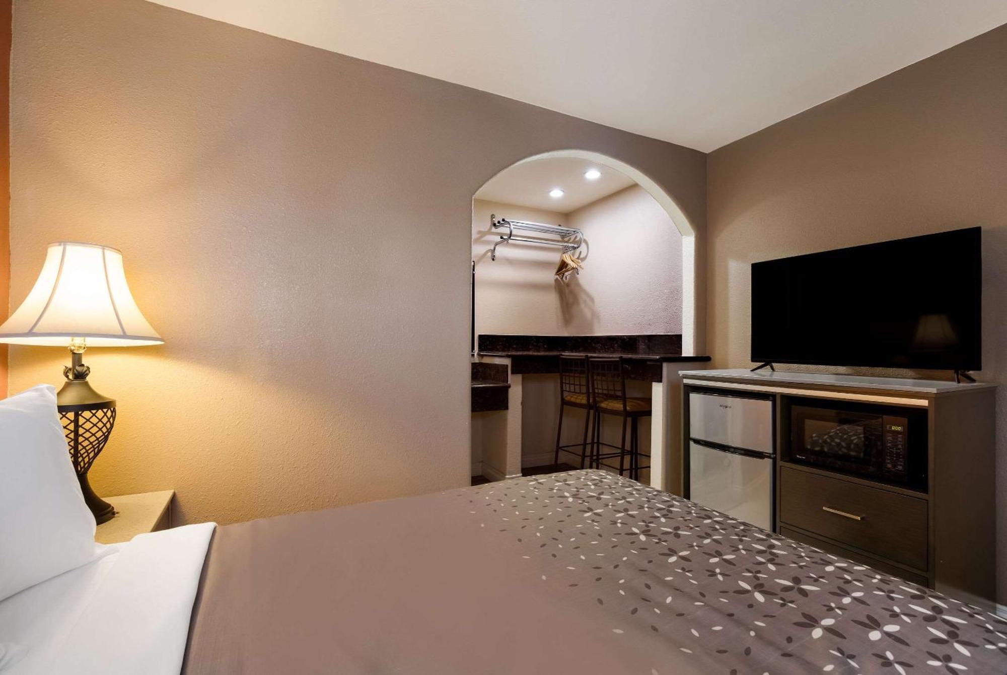 Rodeway Inn Near Coachella Индио Экстерьер фото
