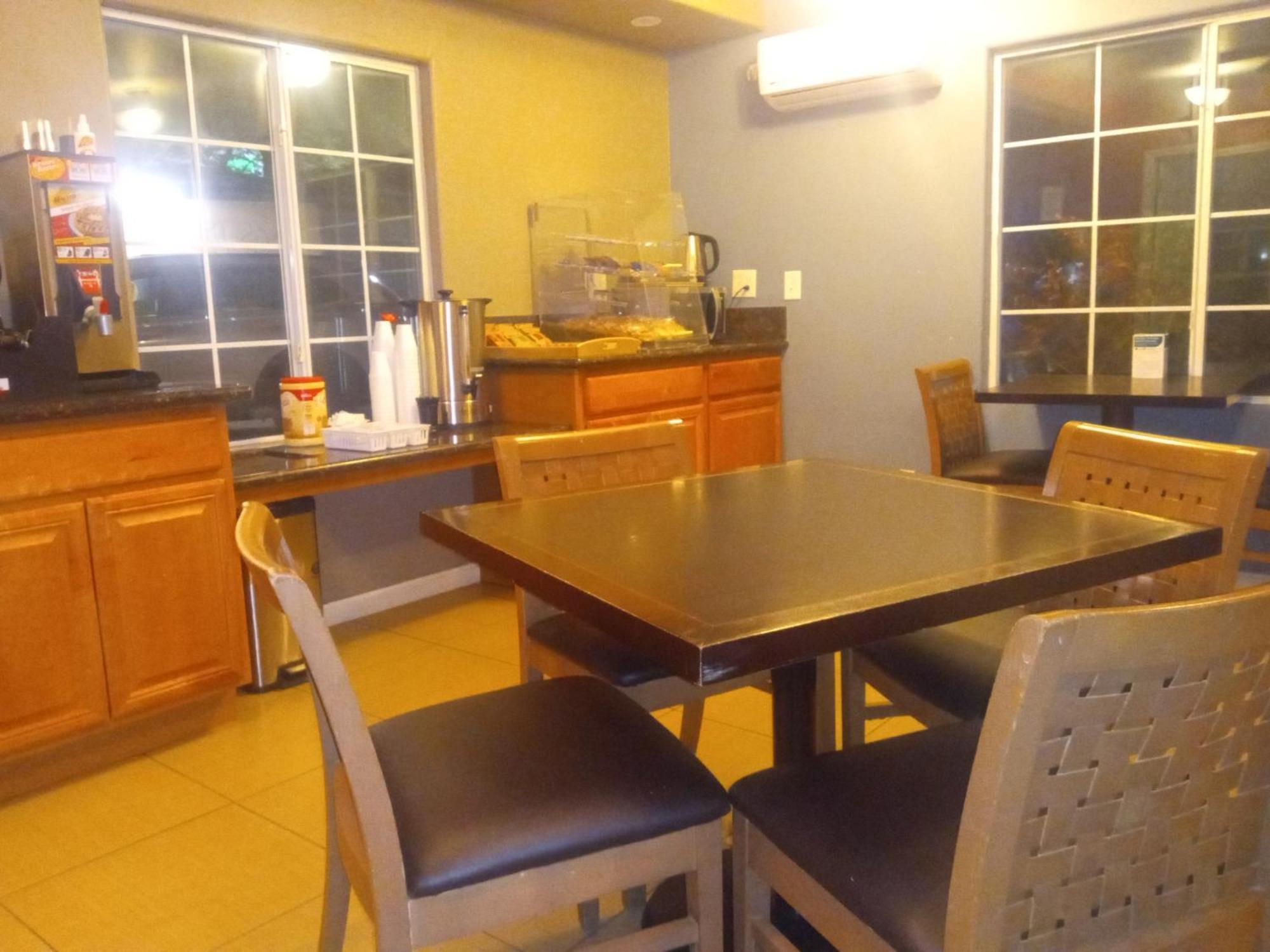 Rodeway Inn Near Coachella Индио Экстерьер фото